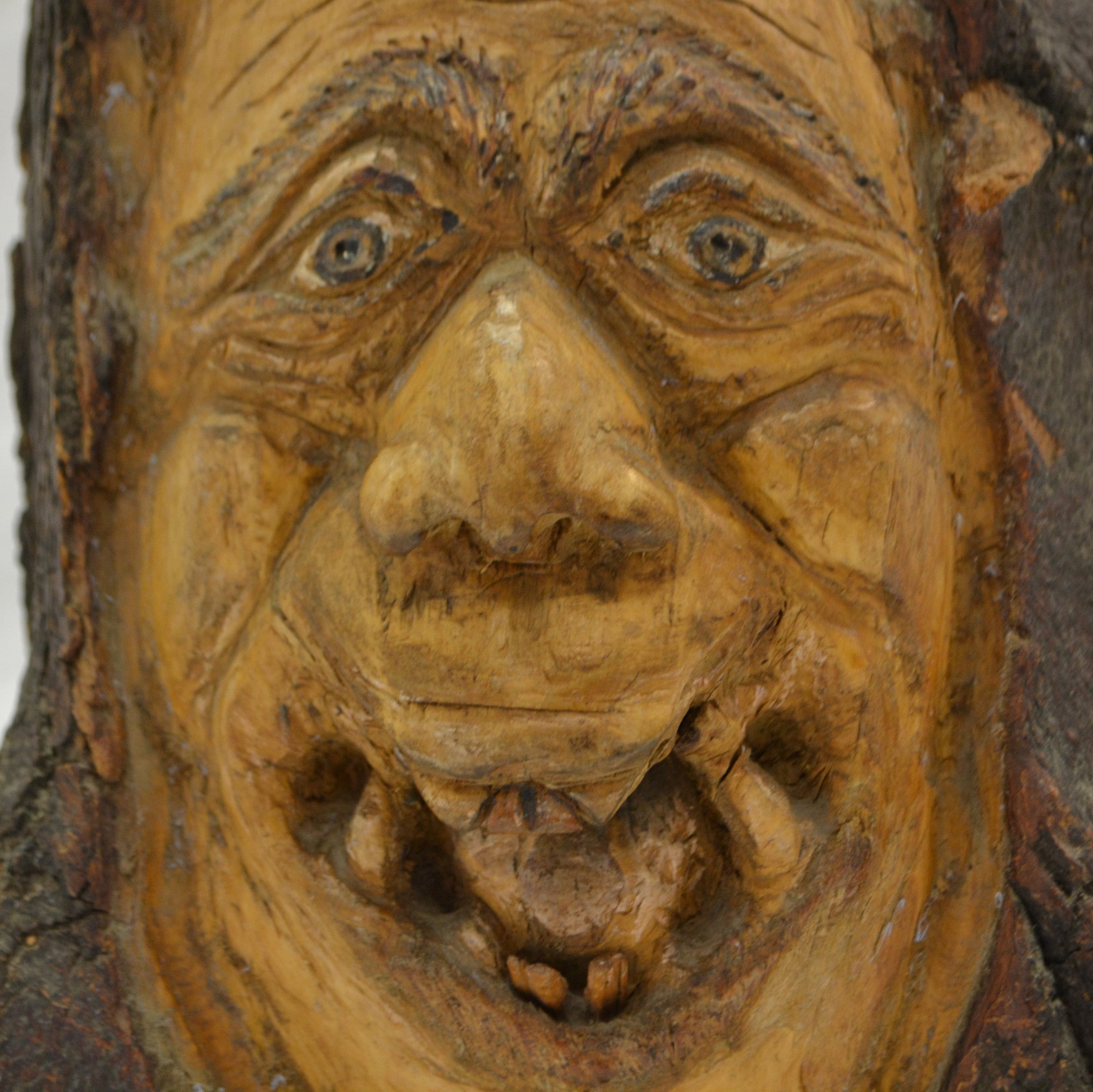 Stump man face folk art carving